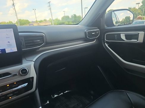 Used 2022 Ford Explorer XLT w/ Equipment Group 202A AWD/4WD image 21