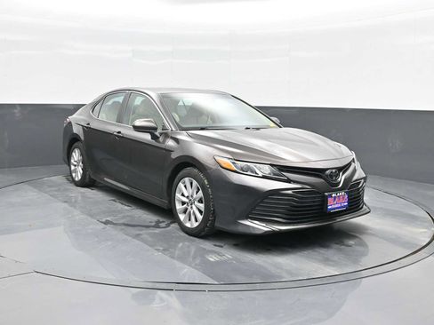Used 2019 Toyota Camry LE image 6