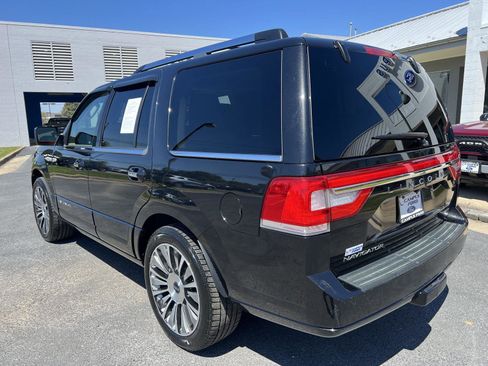 Used 2015 Lincoln Navigator 4WD image 3