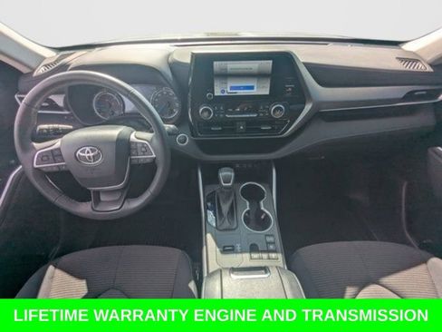 Used 2024 Toyota Highlander LE FWD image 16