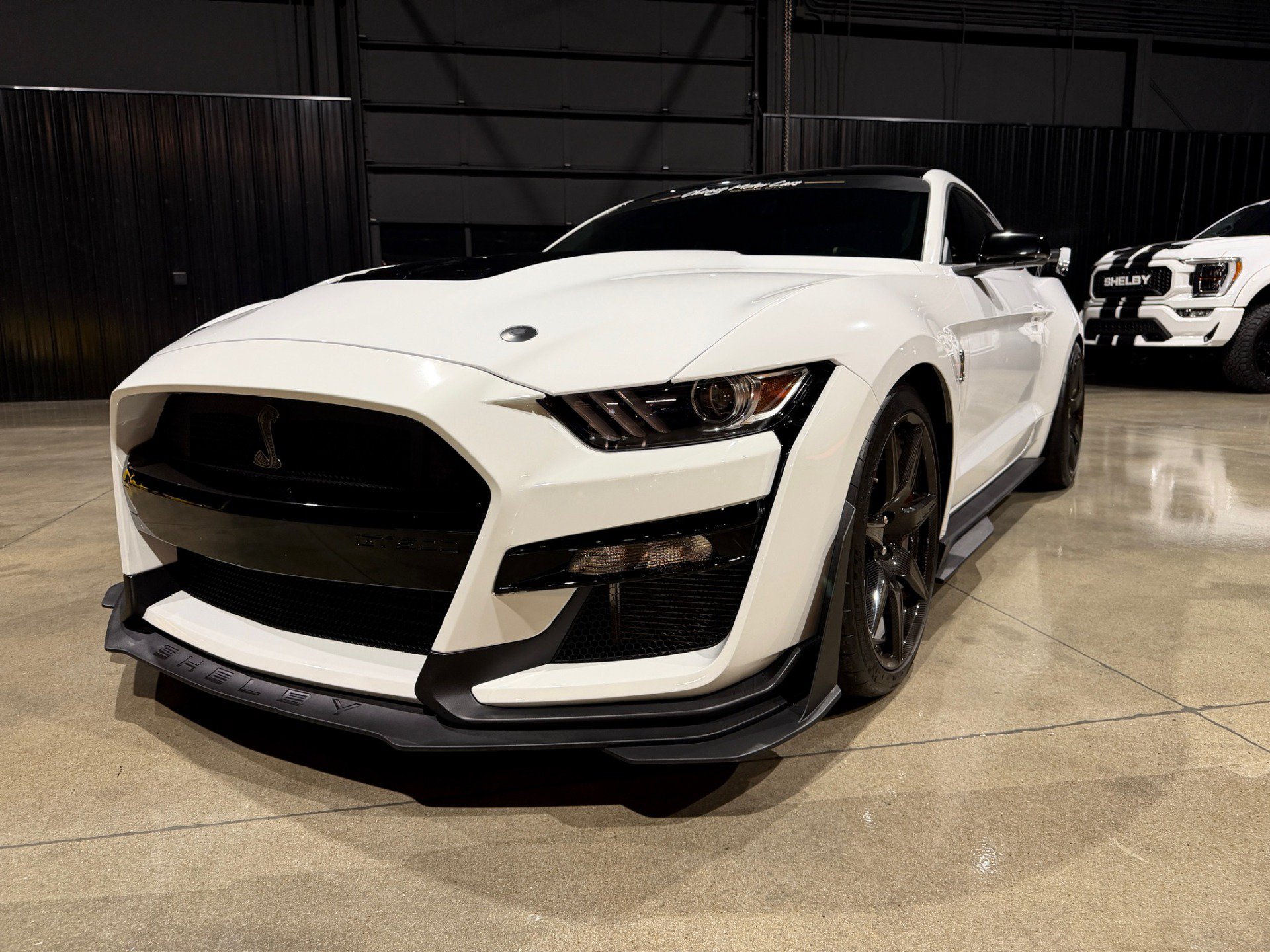 Used 2022 Ford Mustang Shelby GT500 w/ Carbon Fiber Track Pack RWD image 3
