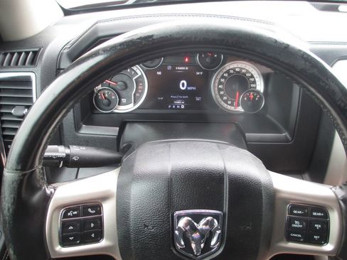 Used 2017 RAM 1500 Laramie AWD/4WD image 32