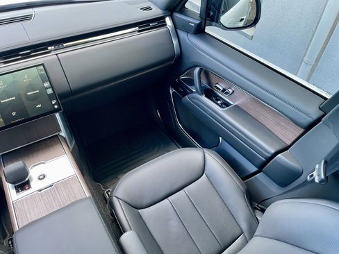 Used 2025 Land Rover Range Rover SE AWD/4WD image 18