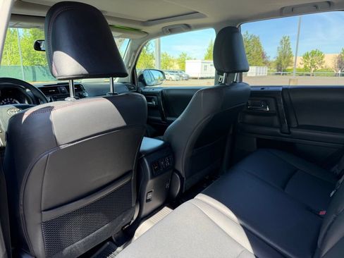 Used 2019 Toyota 4Runner TRD Off-Road Premium AWD/4WD image 31
