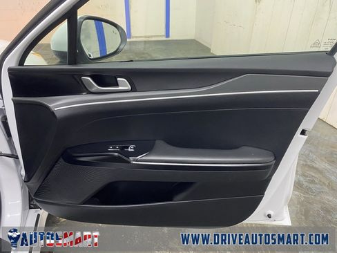 Used 2023 Kia K5 LXS image 19