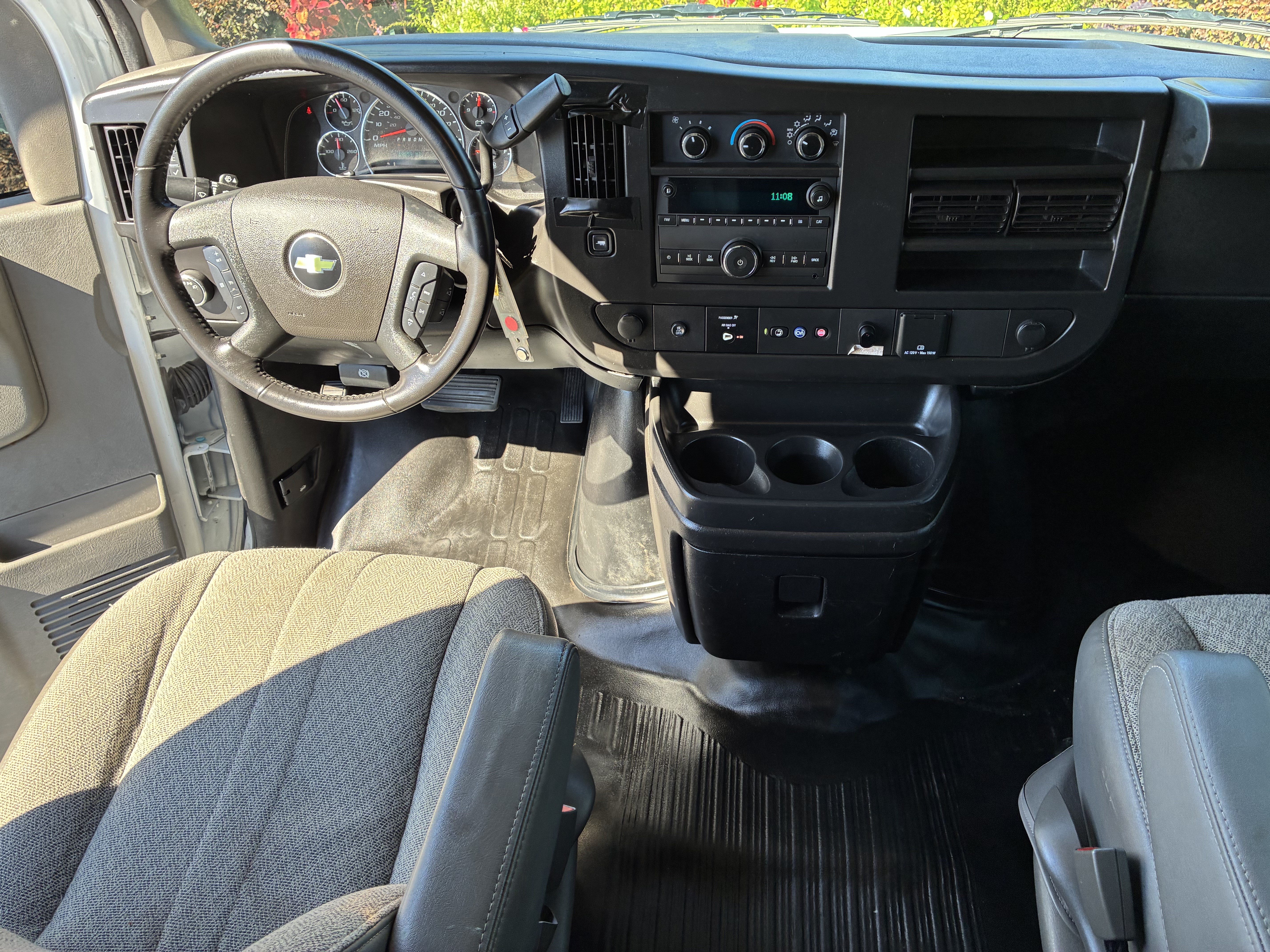 Used 2023 Chevrolet Express 3500 w/ Power Convenience Package RWD image 19