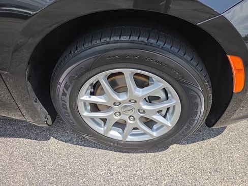 Used 2023 Chrysler Pacifica Touring-L FWD image 18