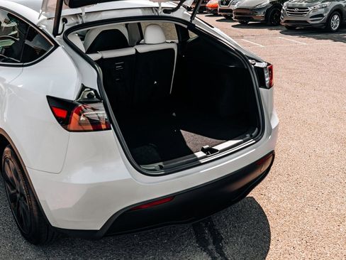 Used 2025 Tesla Model Y Long Range AWD/4WD image 35