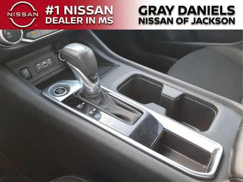 Used 2024 Nissan Sentra SV FWD image 22