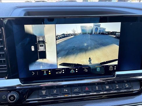 Used 2025 Chevrolet Silverado 2500 ZR2 w/ Technology Package image 25