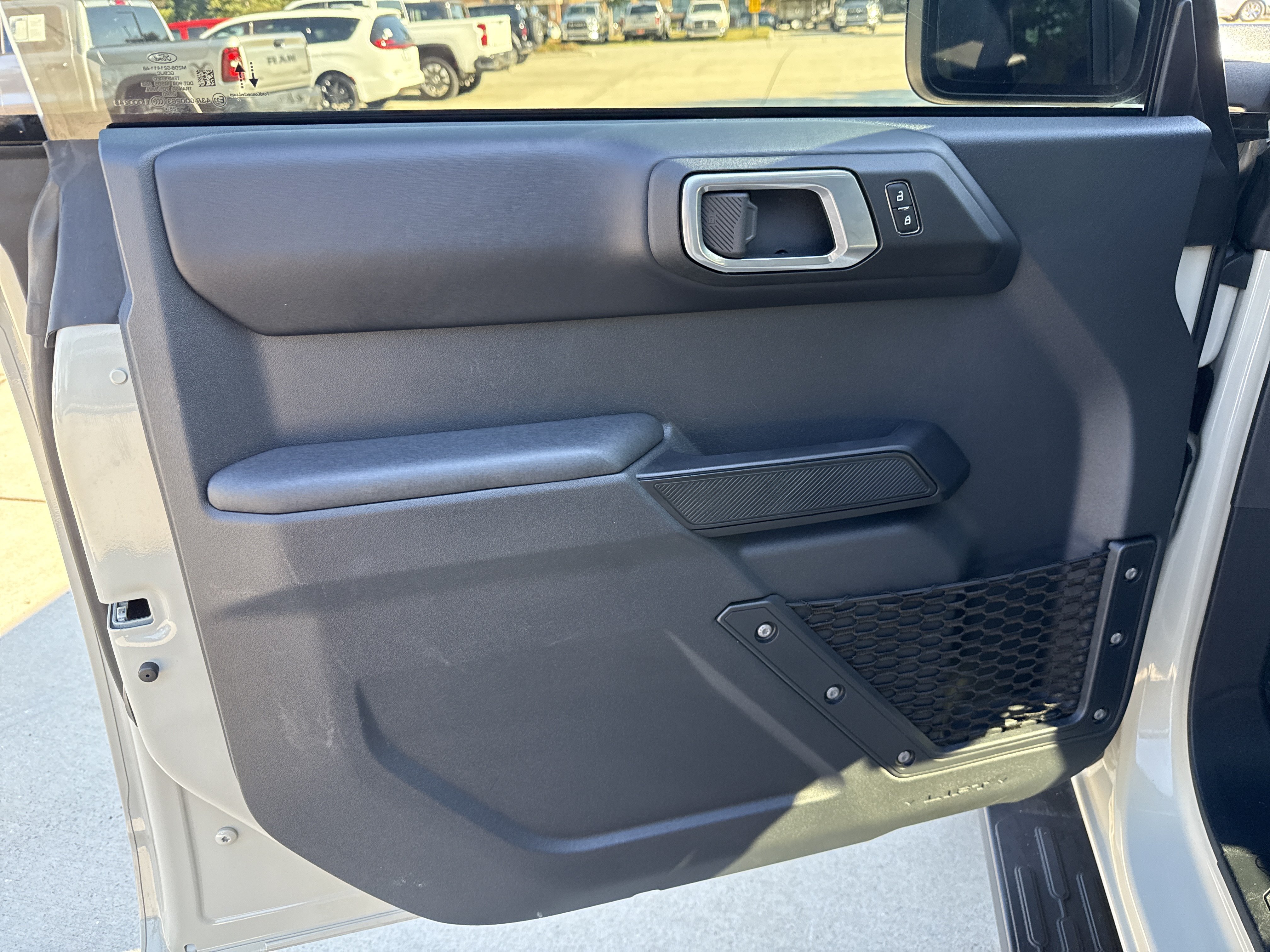 Used 2025 Ford Bronco Badlands AWD/4WD image 16