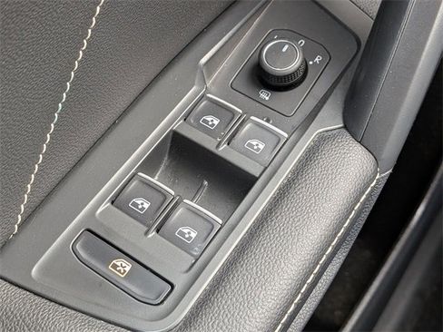 Certified 2023 Volkswagen Tiguan SE w/ Panoramic Sunroof Package image 25