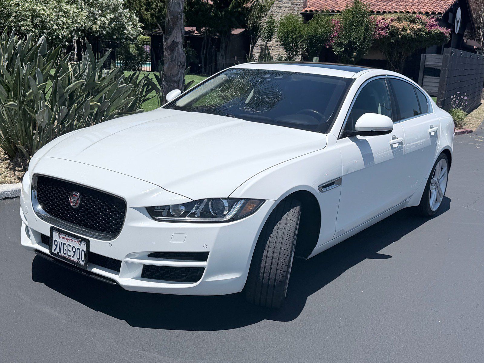 Used 2017 Jaguar XE Prestige AWD/4WD image 1