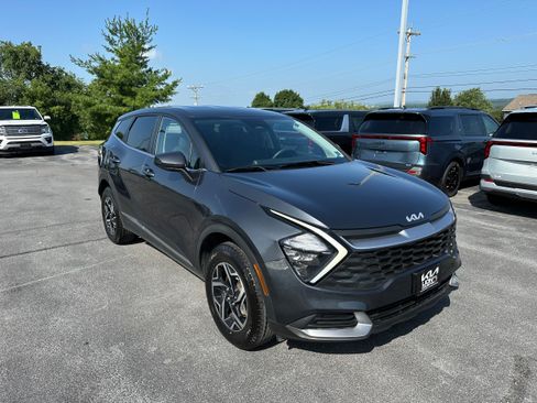 Used 2023 Kia Sportage LX AWD/4WD image 3