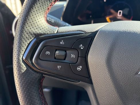 Used 2025 Chevrolet Trax RS w/ Sunroof Package image 24