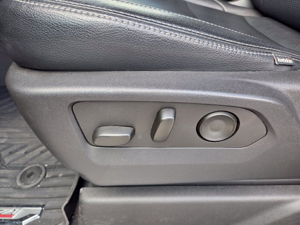 Used 2023 Chevrolet Silverado 1500 Custom Trail Boss w/ LPO, Dark Essentials Package AWD/4WD image 6