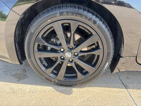 Used 2017 Nissan Altima 2.5 SR w/ Midnight Edition Package FWD image 12
