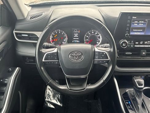 Used 2022 Toyota Highlander LE image 15