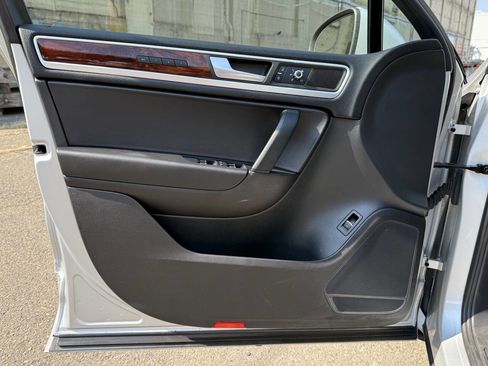 Used 2012 Volkswagen Touareg Sport image 43