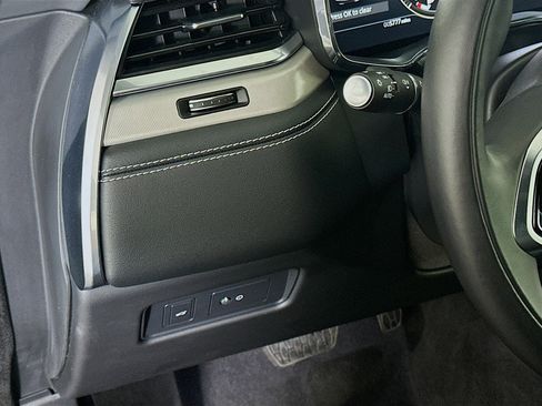 Used 2025 Jaguar F-PACE R-Dynamic S image 17