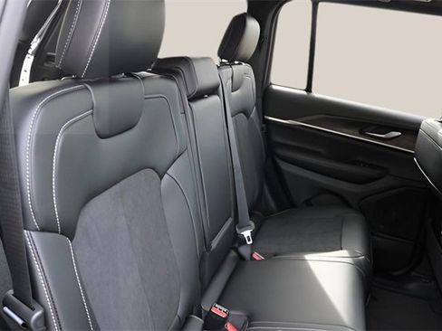 New 2026 Jeep Grand Cherokee Altitude image 18