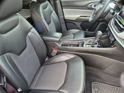Used 2025 Jeep Compass Latitude w/ Sun & Sound Group AWD/4WD image 30