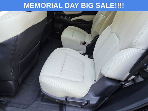 Used 2025 Subaru Ascent Limited AWD/4WD image 11