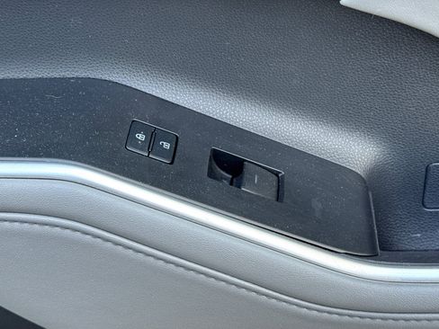 Used 2022 Toyota Highlander XLE image 24