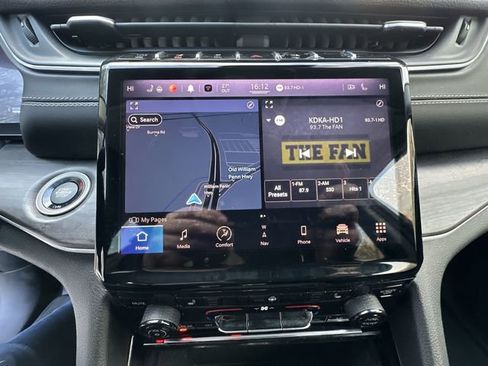 Used 2022 Jeep Grand Cherokee L Limited image 22