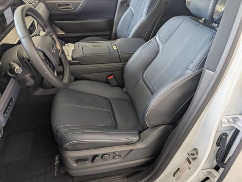 Used 2026 INFINITI QX80 4WD w/ Sport Exterior Package image 17