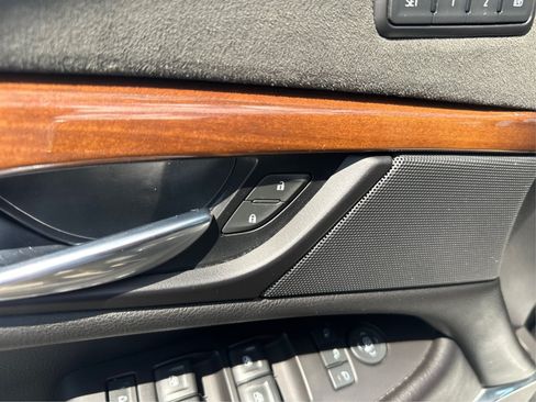 Used 2019 Cadillac Escalade Luxury AWD/4WD image 11
