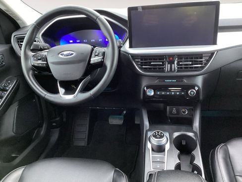 Used 2024 Ford Escape Platinum image 10