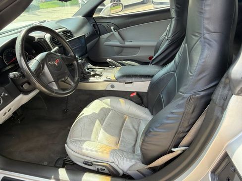 Used 2005 Chevrolet Corvette Coupe w/ Preferred Equipment Group RWD image 7