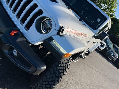 Used 2022 Jeep Gladiator Mojave w/ LED Lighting Group AWD/4WD image 35