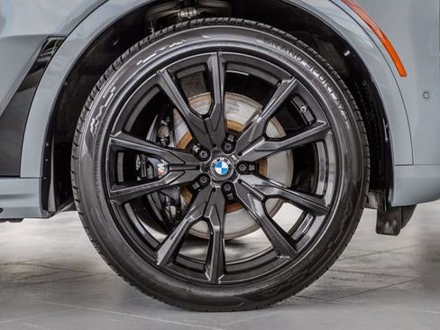 Used 2023 BMW X7 xDrive40i w/ M Sport Package AWD/4WD image 17
