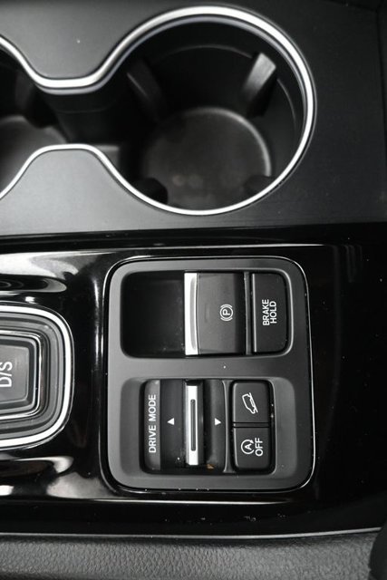 Certified 2025 Honda Pilot Touring image 17