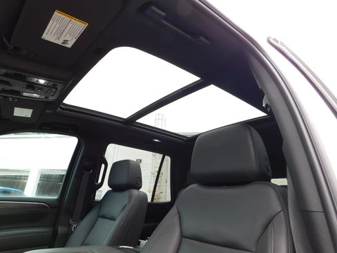 Used 2023 Chevrolet Tahoe Z71 AWD/4WD image 17