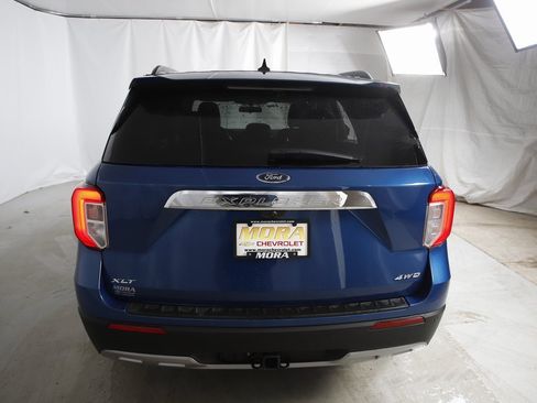 Used 2021 Ford Explorer XLT image 4