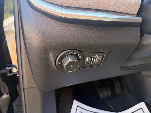 Used 2024 Jeep Compass Latitude AWD/4WD image 18