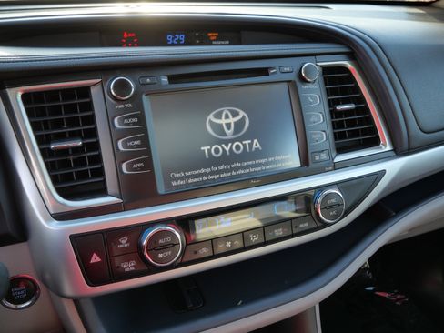 Certified 2019 Toyota Highlander XLE image 23