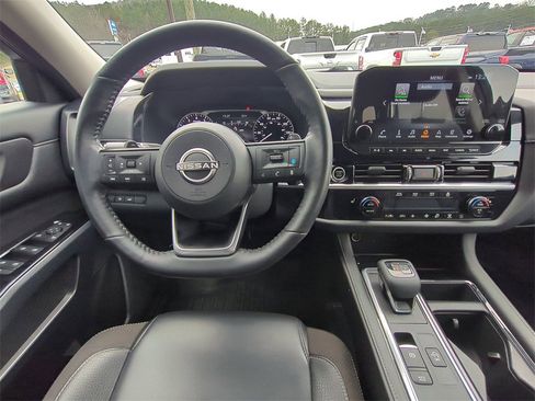 Used 2023 Nissan Pathfinder SL w/ Lighting Package (N92) image 16