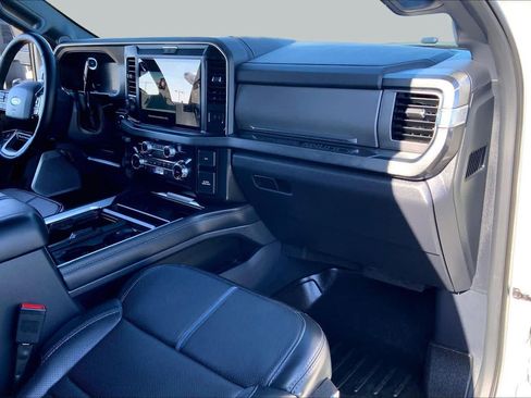 Used 2025 Ford F250 Platinum w/ FX4 Off-Road Package AWD/4WD image 17