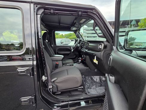 Used 2023 Jeep Wrangler Unlimited Sport AWD/4WD image 30