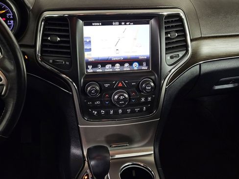 Used 2017 Jeep Grand Cherokee Overland w/ Jeep Active Safety Group image 9