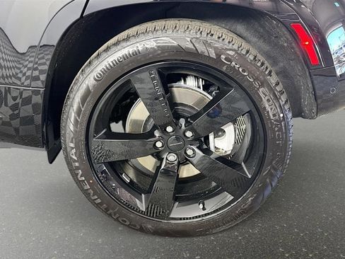 New 2026 Land Rover Defender 110 X-Dynamic SE image 30