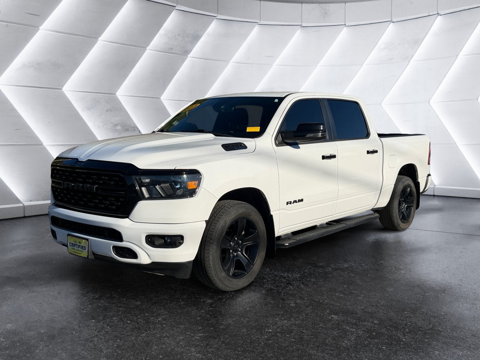 Used 2023 RAM 1500 4x4 Crew Cab image 1
