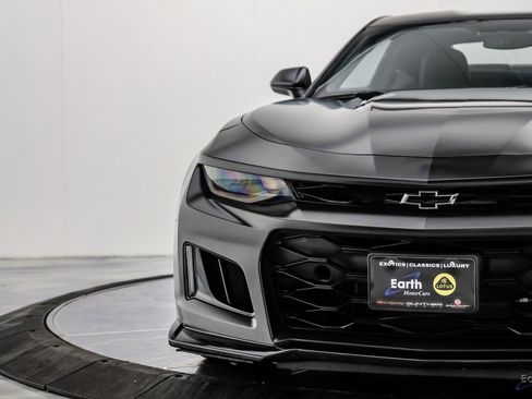 Used 2018 Chevrolet Camaro ZL1 RWD image 25