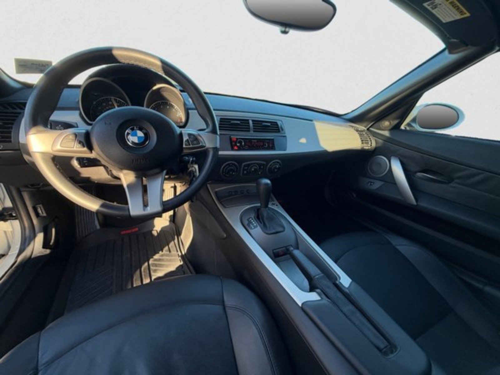 Used 2004 BMW Z4 2.5i RWD image 12