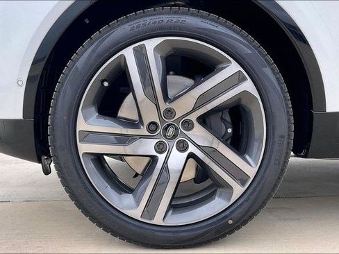 New 2026 Land Rover Discovery Limited Edition image 15