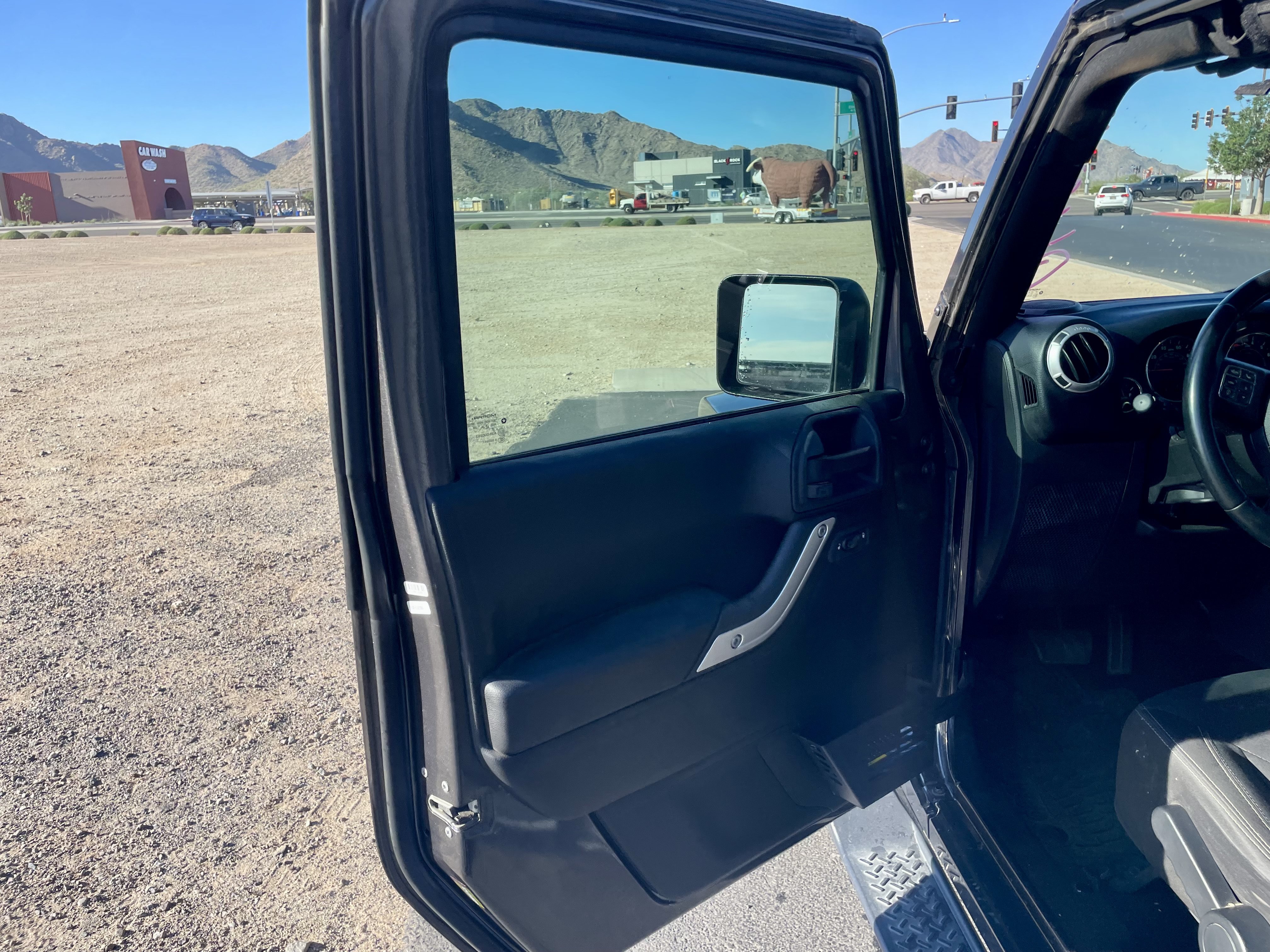 Used 2018 Jeep Wrangler Unlimited Sahara w/ Connectivity Group AWD/4WD image 12